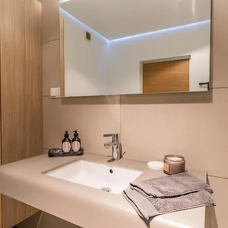 Apartmán Luxurious By The Marina