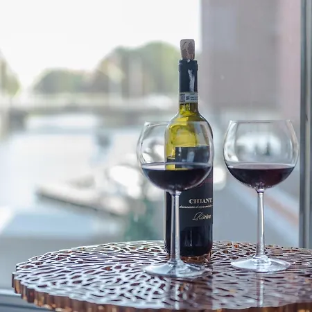 Luxurious By The Marina